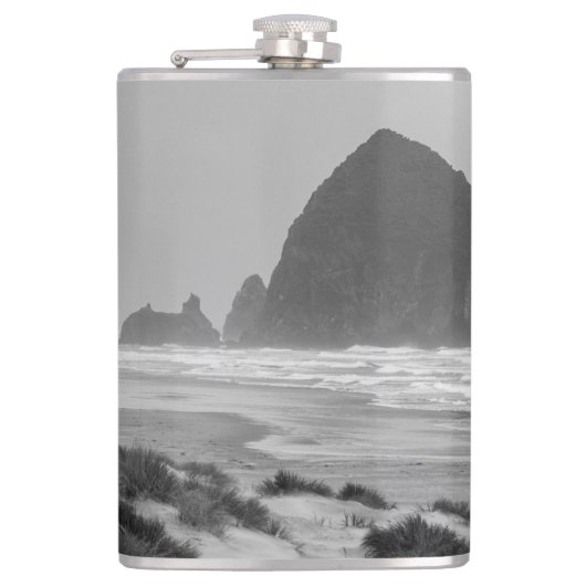 Haystack Rock in Cannon Beach Heupfles (Voorkant)