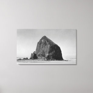Haystack Rock in Cannon Beach, Oregon Photography Canvas Afdruk