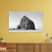Haystack Rock in Cannon Beach, Oregon Photography Canvas Afdruk (Insitu (Woonkamer))