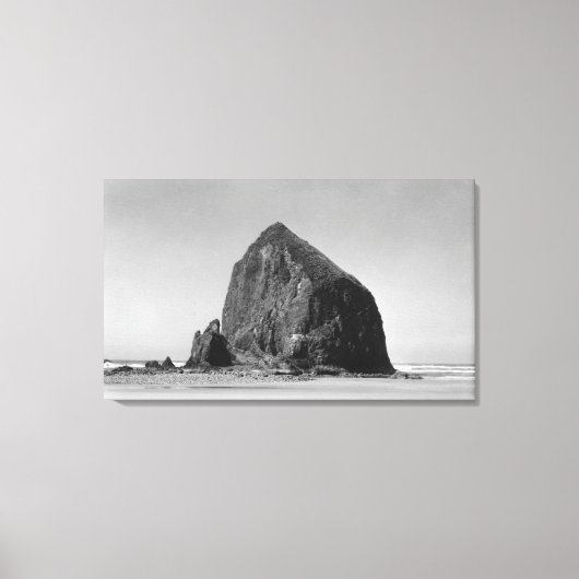 Haystack Rock in Cannon Beach, Oregon Photography Canvas Afdruk (Voorkant)