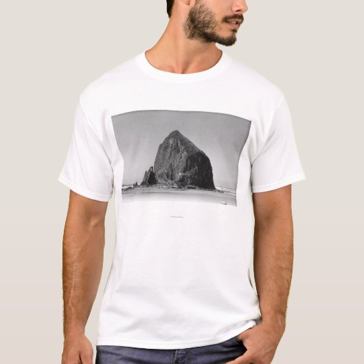 Haystack Rock in Cannon Beach, Oregon Photography T-shirt (Voorkant)