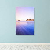 Haystack Rock in Dawn Blurred Blue Paarse Waves Canvas Afdruk (Insitu (Houten vloer))