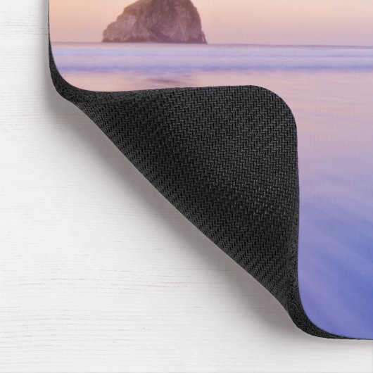 Haystack Rock in Dawn Blurred Blue Paarse Waves Muismat (Hoek)