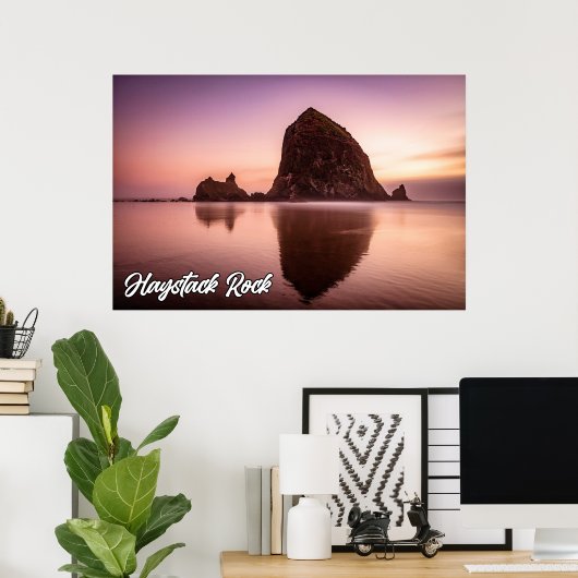 Haystack Rock, Kust van Oregon, Verenigde Staten Poster (Thuiskantoor)