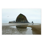 Haystack Rock Reflection, Cannon Beach, Oregon Foto Afdruk (Voorkant)