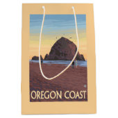 Haystack Rock Vintage Travel Poster Medium Cadeauzakje (Voorkant)