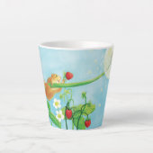 Hazel Dormouse, aardbeien en dandelionpuff Smal Latte Mok (Voorkant)