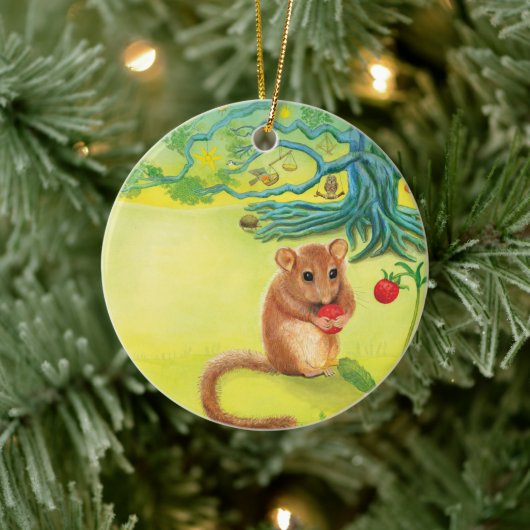 Hazel Dormouse Eet Wilde aardbei Keramisch Ornament (Boom)