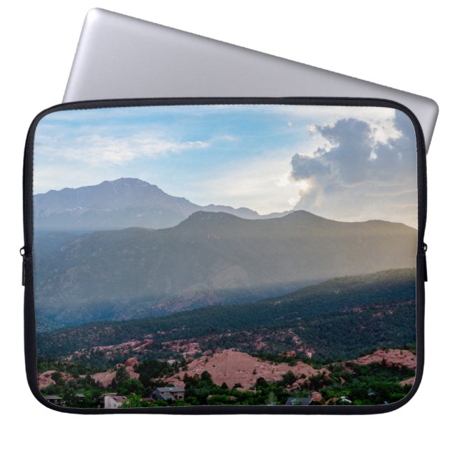 Hazy Pikes Peak Sunset Laptop Sleeve Hoesje (Voorkant)
