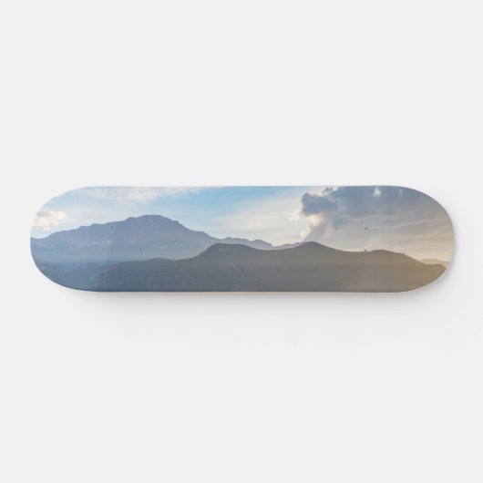 Hazy Pikes Peak Sunset Skateboard (Horizontaal)