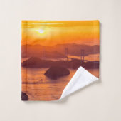 Hazy sunset on Kurushima Kaikyo Bridge and Kurushi Bad Handdoek (Wasdoekje)