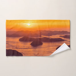Hazy sunset on Kurushima Kaikyo Bridge and Kurushi Bad Handdoek