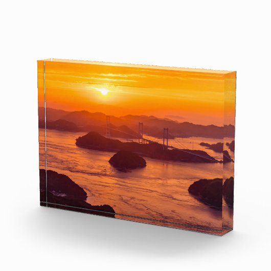 Hazy sunset on Kurushima Kaikyo Bridge and Kurushi Fotoblokken (Rechts)