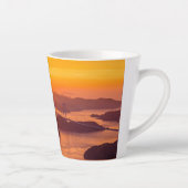 Hazy sunset on Kurushima Kaikyo Bridge and Kurushi Latte Mok (Rechts)