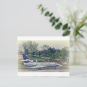 HDRBlackTailPlaneRedStripesOnRunway-.jpg Briefkaart (Staand voorkant)