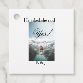 He asked she said yes engagement photo name stylis bedankjes labels