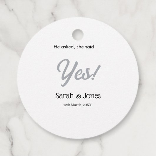 He asked she said yes engagement simple silver dat bedankjes labels (Achterkant)