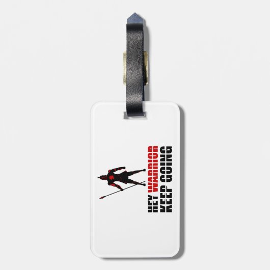 Hé krijger blijft doorgaan. bagagelabel (Achterkant verticaal)