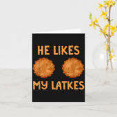 He Likes My Latkes Hanukkah Couple Matching Jewish Kaart (Gele Bloem)