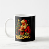 He Sees What You’ve Been Reading Santa Book Lover Koffiemok (Links)
