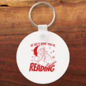 He Sees What You've Been Reading Santa Bookish Chr Sleutelhanger (Voorkant)