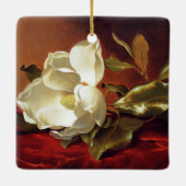 Heade - Een Magnolia op Red Velvet Keramisch Ornament (Achterkant)
