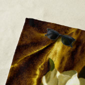 Heade Magnolia Flowers on Gold Velvet Beach Towel Strandlaken (In situ)