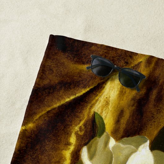 Heade Magnolia Flowers on Gold Velvet Beach Towel Strandlaken (In situ)