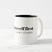 Heal Yourself Tweekleurige Koffiemok (Voorkant rechts)