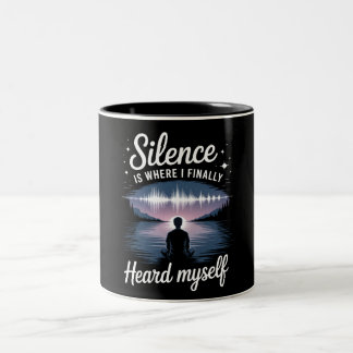 Hear Yourself - Surreal Lakeside Reflection Mug Tweekleurige Koffiemok