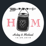 Heart Arrow Mason Jar Monogram Wedding Sticker<br><div class="desc">Cute and rustic monogram bruiloft begunstigt sticker. Gedemoreerd met de moeraspot met liefde in de binnenkant en de kakelpijl. Ideaal voor bruiloft,  verlovingsfeest,  vrijgezellenfeest,  verjaardagsfeest of een speciale gelegenheid. U kunt de achtergrondkleur aanpassen om uw themakleur te passen.</div>