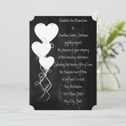 Heart Balloons op een Chalkboardbruiloft Kaart (Staand voorkant)