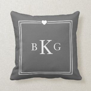 Heart Border Custom Monogram   Donkergrijs Kussen