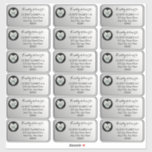 Heart Diamond Silver Wedding Guest Address Sticke Sticker<br><div class="desc">Een elegante zilveren achtergrond met een linker zijkant hartvormig faux diamant die op een zwarte cirkel wordt overschreven verstrekt dramatisch flair voor dit gastadres met editable "Kindly levert aan"manuscripttekst. De tekst is zwart. Voeg eenvoudig namen en adressen toe om te voltooien. 18 etiketten per blad. Alle tekst kan worden bewerkt....</div>