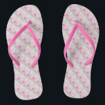 Heart Love Weddenschap Cupcake Bridesmaid Teenslip Teenslippers<br><div class="desc">Teenslippers hebben een originele markeerafbeelding van een trouwcupcake met sproinkles,  vorst en een roze hart. Maakt een perfect cadeau voor je bruidsmeisjes!</div>