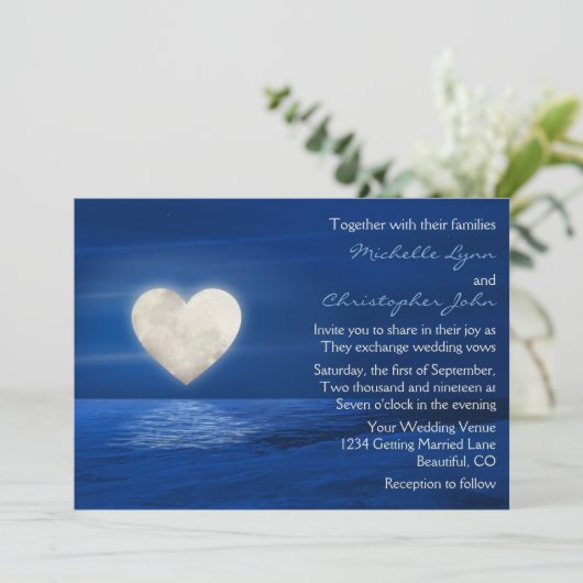 Heart Moon en Snowy Beach Winterbruiloft Kaart (Staand voorkant)