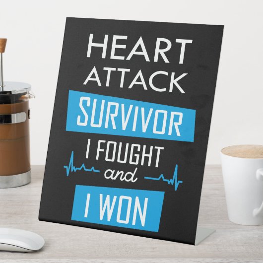 Heart overlevende, ik vocht en won reclamebord met voetstuk (Insitu)