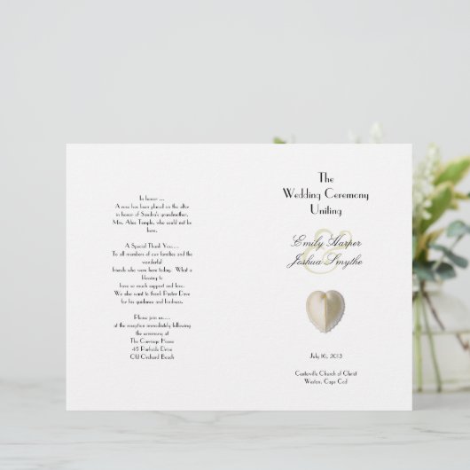 Heart Seashell Beach Wedding Ceremony Program (Staand voorkant)