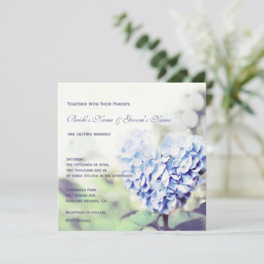 Heart-Shaped Blue Hydrangea Wedding Invitation Kaart (Staand voorkant)