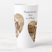 Heart-Shaped Dog Design – “Happiness on Four Paws” Latte Mok (Voorkant)
