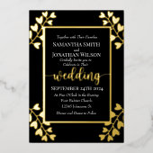 Heart Shaped Flowers op Black Wedged Gold Folie Uitnodiging (Voorkant)