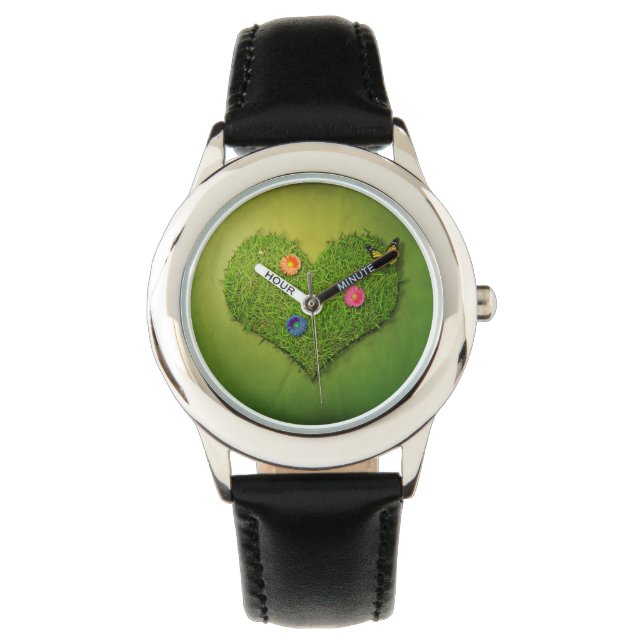 Heart-Shaped Lawn Flowers Butterfly Horloge (Voorkant)