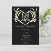 Heart Shaped Skeleton Hands Creepy Gothic Weddensc Kaart (Staand voorkant)