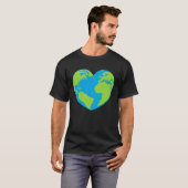 Heart shaped world earth globe world map t-shirt (Voorkant volledig)