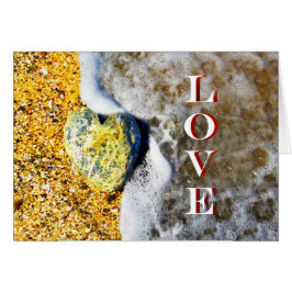 Heart-vormige Love Pebble op the Beach