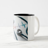 Heartbeat Harmony: Stethoscoop met menselijke Mok (Voorkant rechts)