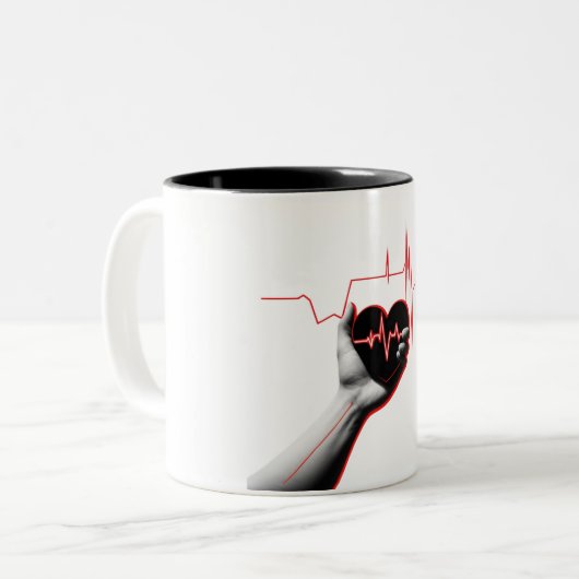 Heartbeat Love Design - Hand Holding Heart Tweekleurige Koffiemok (Voorkant links)