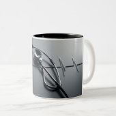 Heartfelt Sips: Stethoscoop Mok voor verpleegkundi (Voorkant rechts)