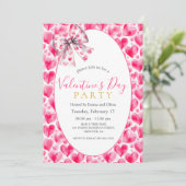 Hearts and Bow Valentine’s Day Party Invitation Kaart (Staand voorkant)