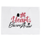 Hearts Bloom Anew - Inspirerend Bloemen Quote Groot Cadeauzakje (Achterkant)